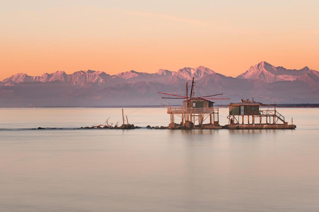 Villetta Stile Liberty A Marina Di Pisa Exteriör bild